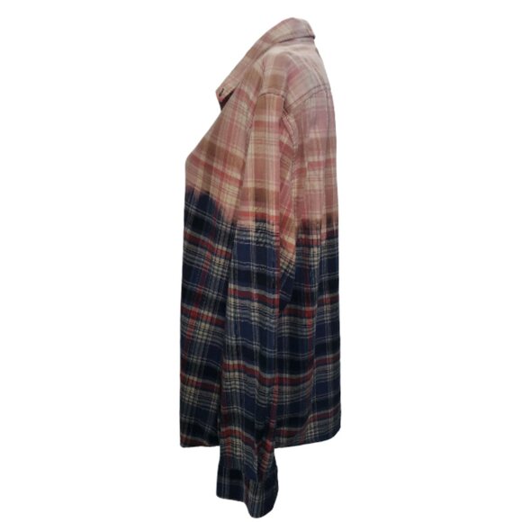 Upcycled Distressed Flannel with "Rooster" Embroidered Patch XXL - Picture 2 of 5